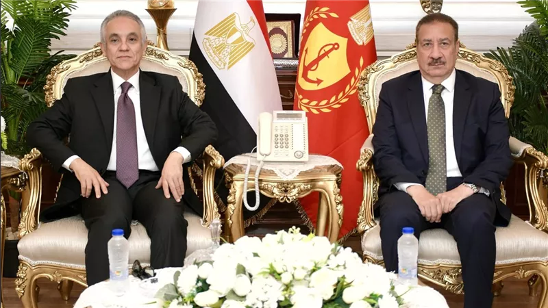  استقبال رسمي لوزير العدل بديوان عام المحافظة في مستهل زيارته لبورسعيد