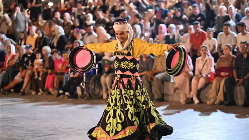 محافظ دمياط يفتتح الدورة السادسة لمهرجان شاطئ الفن برأس البر وسط إقبال جماهيري كبير