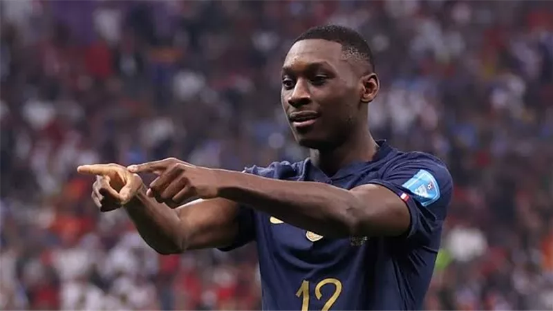 كولو مواني يصل إيطاليا تمهيدًا لانتقاله إلى يوفنتوس