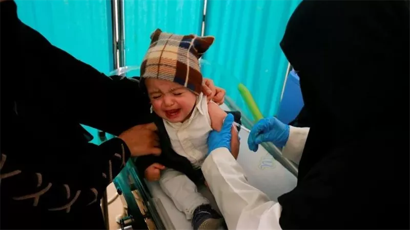 الحكومة اليمنية: عراقيل الحوثيين تهدد بحرمان 5 ملايين طفل من اللقاحات