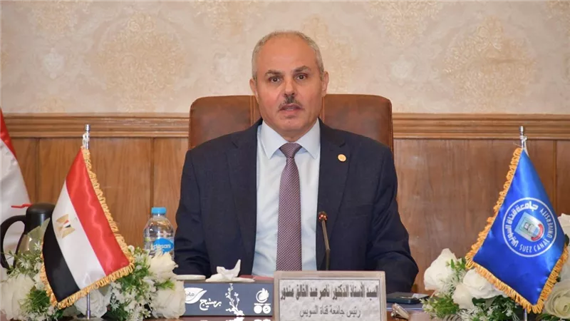 رئيس جامعة قناة السويس يهنئ خريجي هندسة الجامعة وأوائل الدفعات.. و84.5% نسبة ا