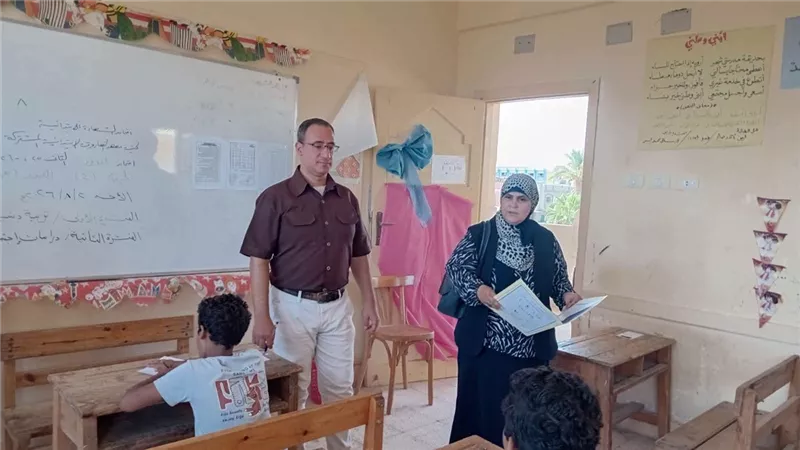 مدير الثقافية بأزهر السويس تتابع امتحانات الدور الثاني للإعدادية والابتدائية