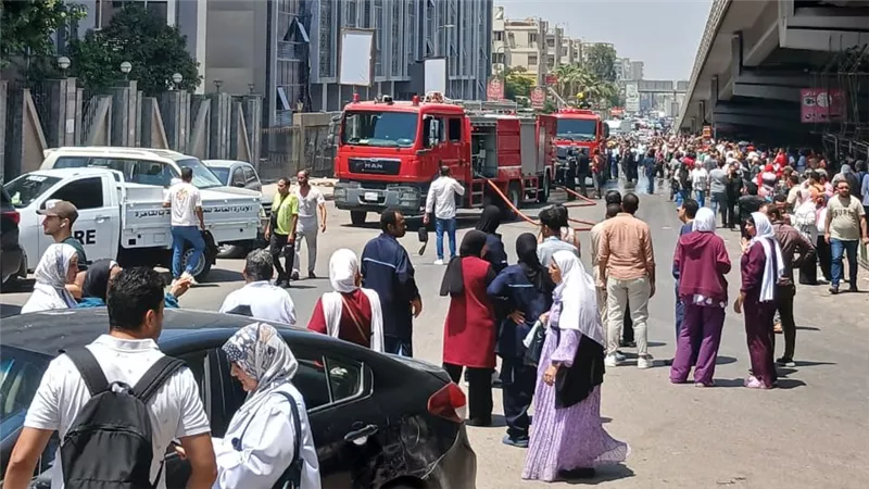 جهود مكثفة لإخماد حريق داخل مستشفى التأمين الصحي بمدينة نصر