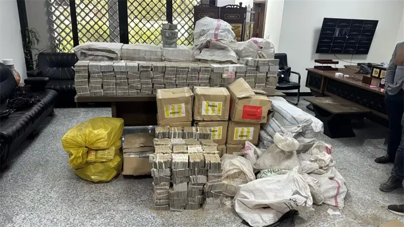 العراق يواصل ملاحقة الفاسدين.. استرداد 15.3 مليون دولار من الأموال المنهوبة