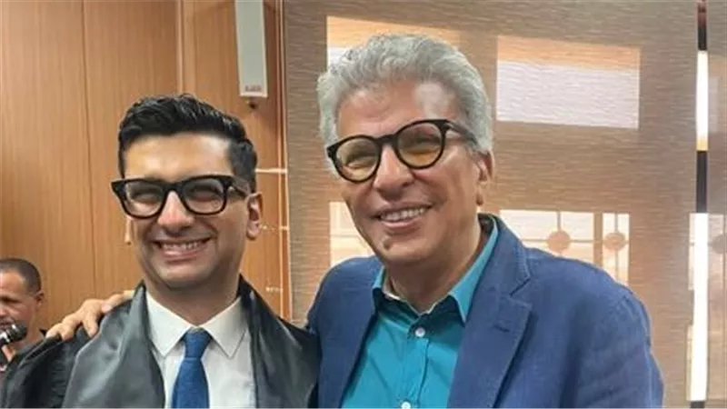 خالد منتصر يحتفي بحصول نجله عمر على الدكتوراه ويشيد بجهوده العلمية 