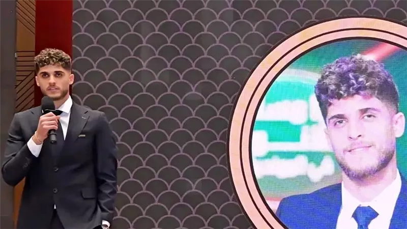 أحمد الشيخ لاعب الأهلي السابق يفوز بأفضل مشروع رياضي من بين عشرات الأفكار