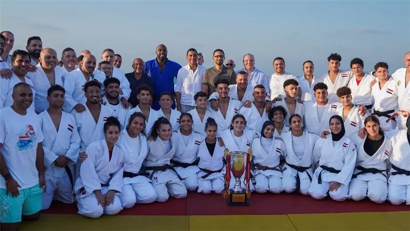 إشادة دولية بمبادرة الجودو على الشاطئ.. تيدي راينر يروج للسياحة الرياضية بمصر