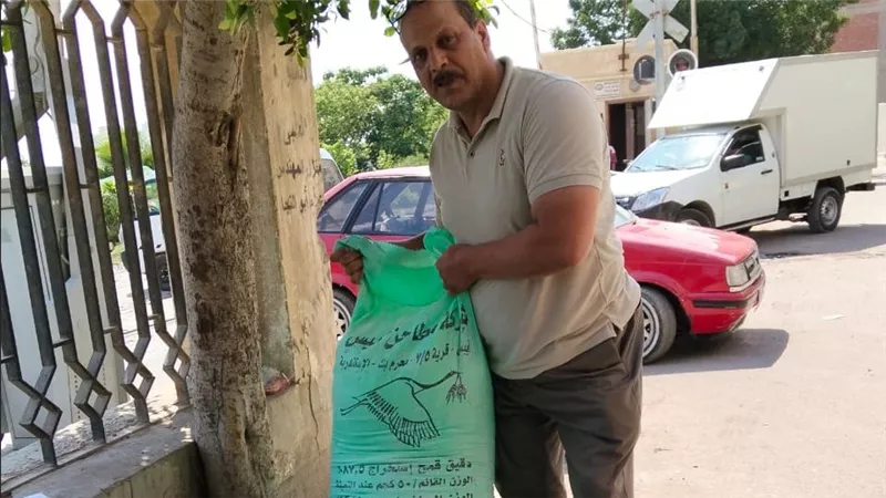 ضبط قرابة طن دقيق قبل البيع في السوق السوداء بالإسكندرية