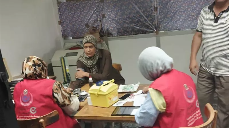 فرق مبادرة «100 يوم صحة» تواصل جولاتها بالسويس وتفحص العاملين بشركة مصر إيران