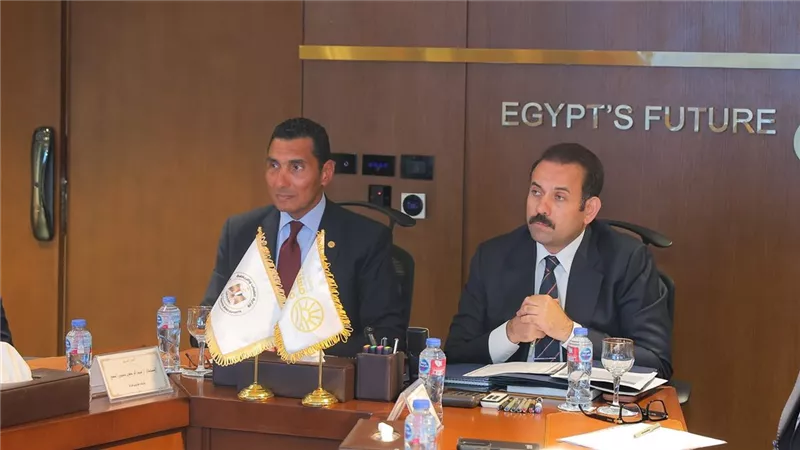 وزير الرياضة و المدير التنفيذي لجهاز مستقبل مصر  يبحثان تعزيز التكامل المؤسسي 