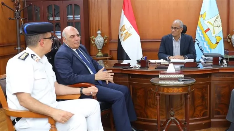  محافظ كفر الشيخ يستقبل مدير المرور الجديد: خدمة المواطن أولا |صور