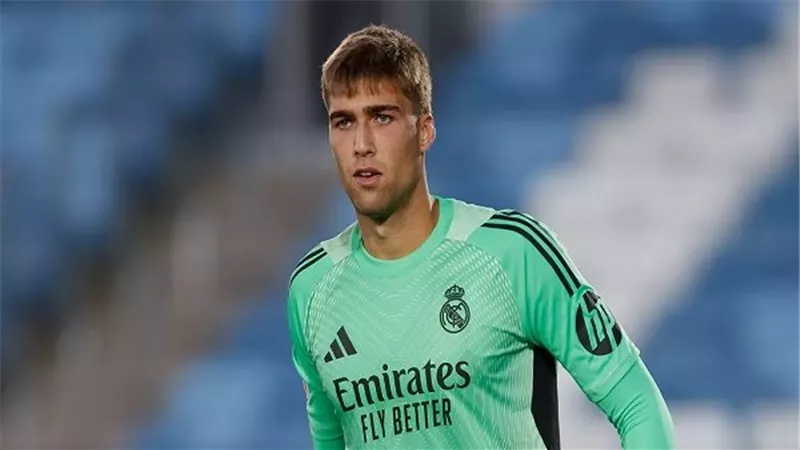 فران جونزاليس ينتقل رسميا إلى إشبيلية قادما من ريال مدريد