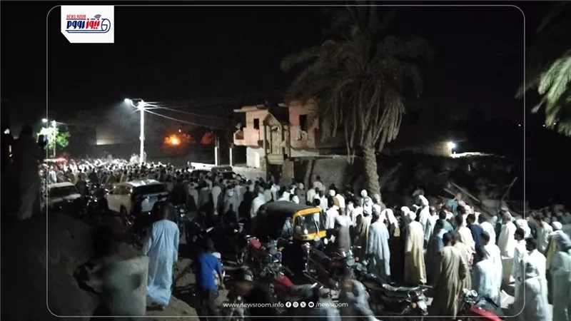  دموع وصرخات.. الآلاف من عزبة محمد يوسف بالفيوم يشيعون جثامين 3 شباب غرقا بمطر