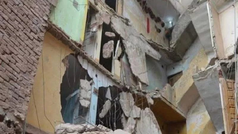 محافظة القاهرة: إخلاء 3 أسر بعد سقوط جزئي بعقار في روض الفرج