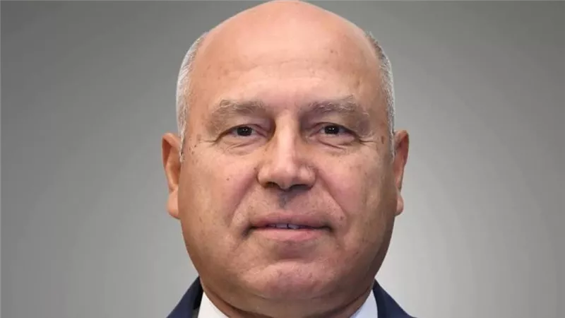 وزارة النقل تنفي وجود حساب رسمي للفريق كامل الوزير على «فيسبوك»