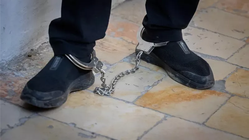 بينهم عضو كنيست سابق.. اعتقال رجال أعمال في قضية اختلاس ضخمة بإسرائيل