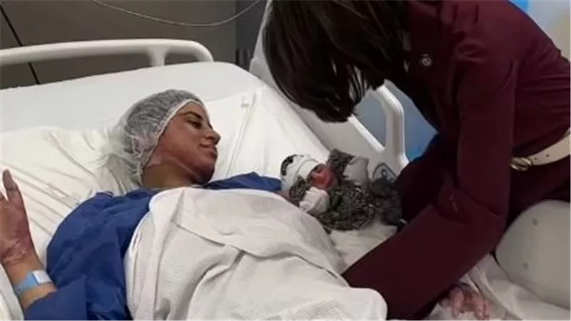 بيبي إبراهيم.. أول مولود في مستشفى أهل مصر بعد رحلة إنقاذ لوالدته من الحروق 