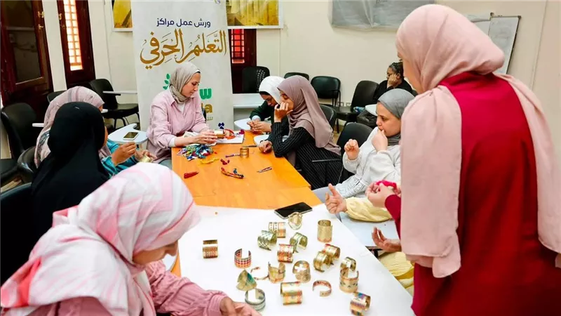 القومي للمرأة يدعم سيدات الأقصر بتدريب صناعة الحُلي النحاسية