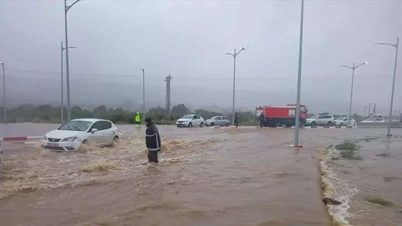من الحرائق إلى الفيضانات.. تقلبات جوية تضرب الجزائر |فيديو