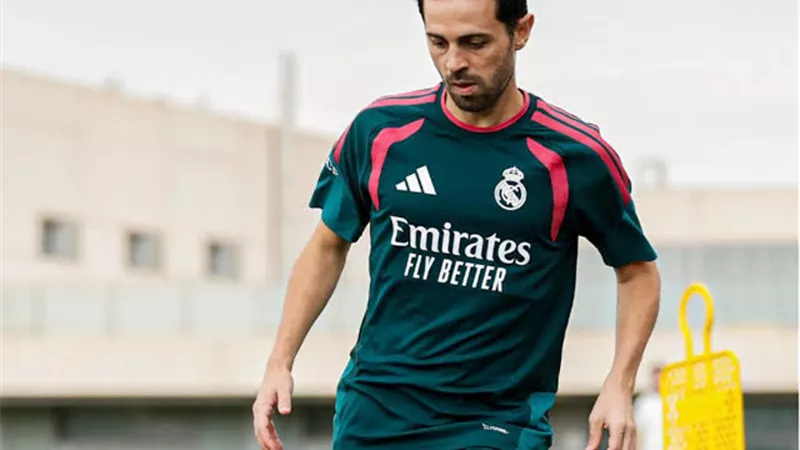 مورينيو يجهز برناردو سيلفا لدور قيادي في ريال مدريد