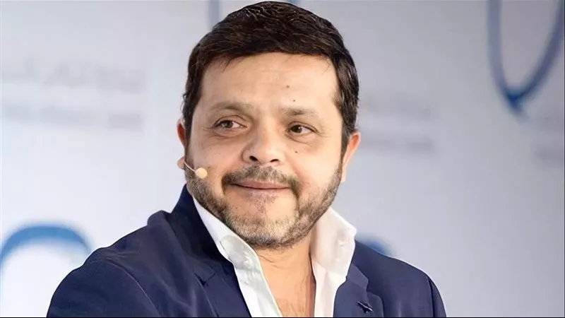 محمد هنيدي يشكر كل من عزاه في وفاة شقيقه: امبارح فقدت أخي وكان حواليا ألف أخ