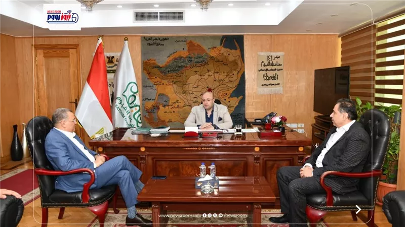 محافظ الفيوم يستقبل وفد 