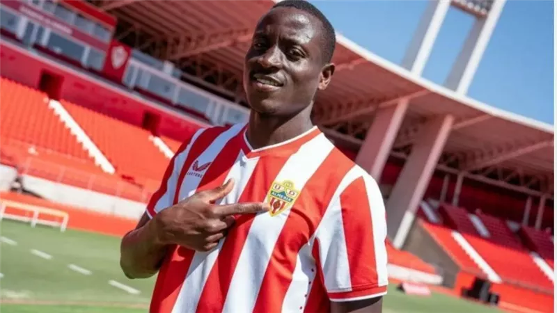 اتحاد جدة يقترب من ضم السنغالي ديون لوبي من ألميريا