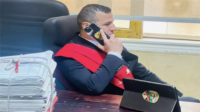 بعد القبض عليه.. العقوبة المنتظرة للعاطل المتهم بانتحال صفة قاضٍ