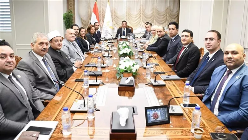 وزير الشباب والرياضة يدعم بصمة شباب مصر ويبحث خطط تمكين الشباب