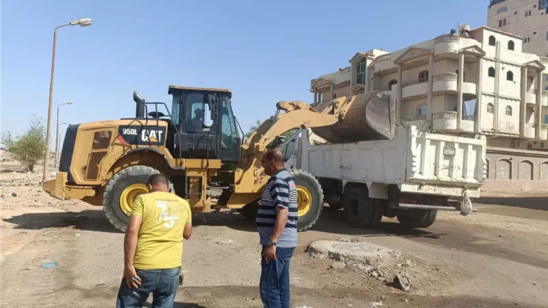 حي عتاقة يواصل حملات النظافة بمدينة النور والسلام 2 لضمان رفع كفاءة الخدمات