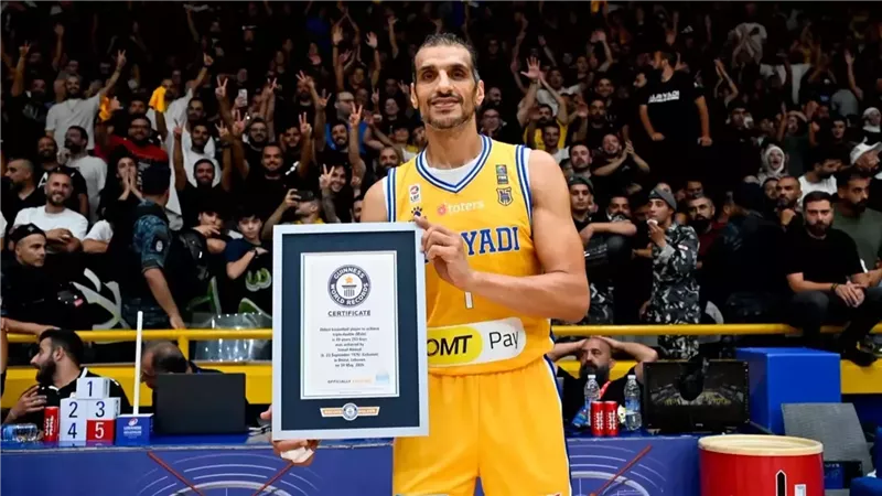لاعب مصري يدخل موسوعة جينيس برقم قياسي جديد في كرة السلة