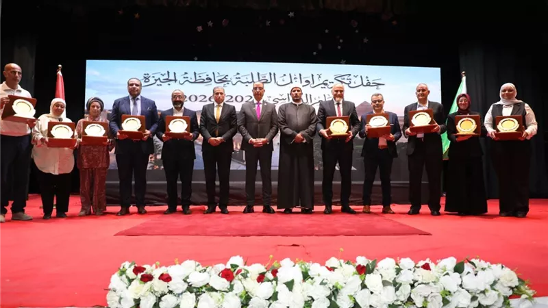 محافظ الجيزة يكرّم أوائل الثانوية العامة والأزهرية والدبلومات الفنية
