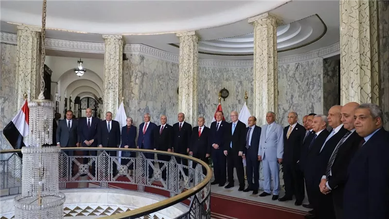 رئيس المحكمة الدستورية العليا يهنئ رئيس محكمة النقض بمناسبة توليه منصبه الجديد