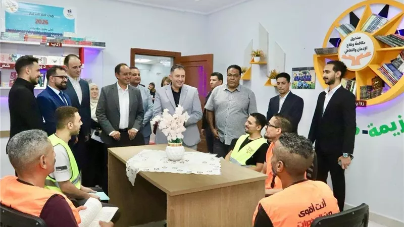 محافظ دمياط وصندوق مكافحة الإدمان يتفقدان معرض منتجات المتعافين اليدوية