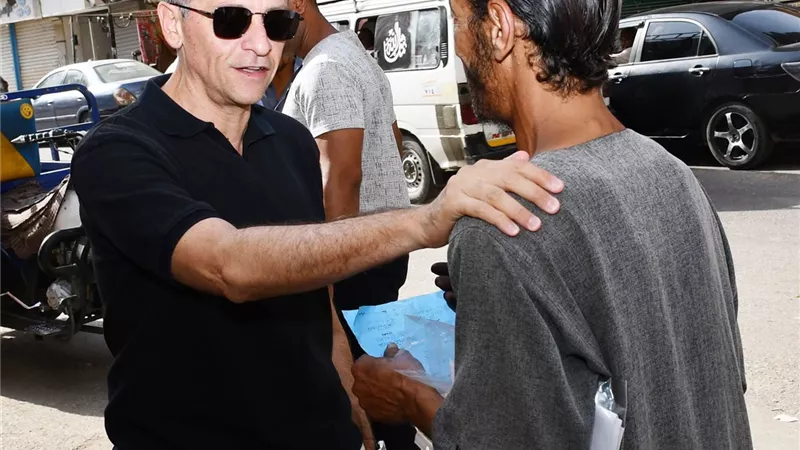 محافظ أسوان يوجه بإلزام المحلات بخطوط التنظيم والتصدى لمخالفات البناء