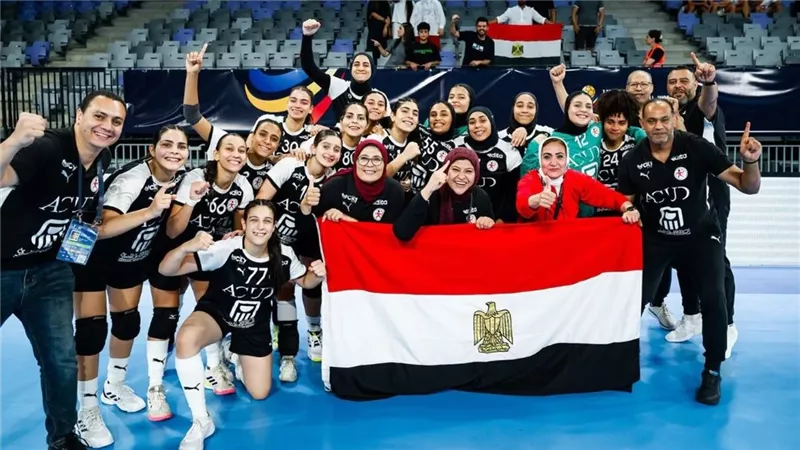 وزير الرياضة يهنئ منتخب الناشئات بعد التأهل إلى ربع نهائي بطولة العالم