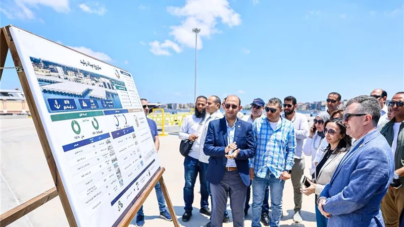 وزير التخطيط ومحافظ البحيرة يتفقدان تطوير ميناء ومدينة رشيد التاريخية