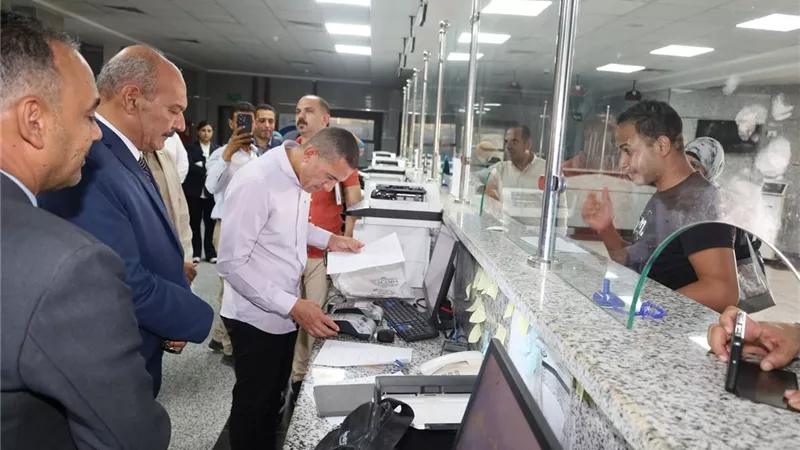 محافظ السويس يطلق إجراءات التحول الرقمي لتراخيص المحال عبر منصة مصر الرقمية