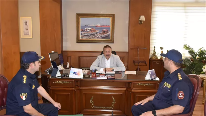 محافظ بورسعيد يستقبل مدير إدارة الحماية المدنية لبحث سبل التعاون المشترك