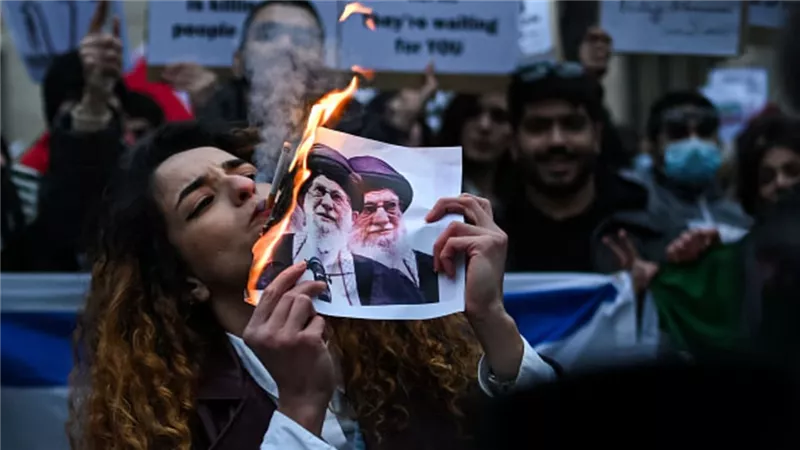 كواليس خطة إسرائيل السرية لإسقاط النظام الإيراني.. ولماذا فشلت؟