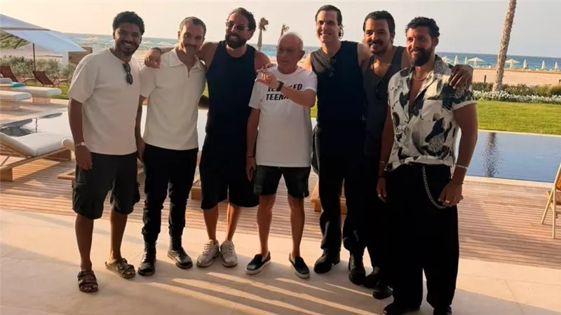 نجيب ساويرس يشيد بألبوم كايروكي الجديد: «إعجاز جديد.. وأمير عيد صوت نادر»