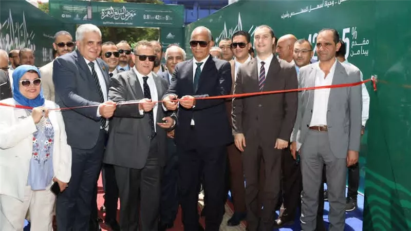 محافظ كفر الشيخ ونقيب المهندسين يفتتحان معرض السلع المعمرة| صور