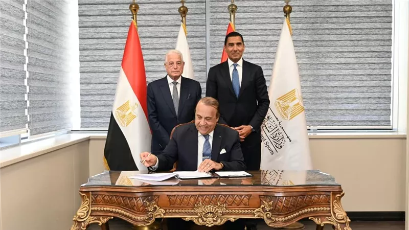 وزير الشباب والرياضة يشهد توقيع عقد استضافة مصر لبطولة كأس العالم للدارتس 2027