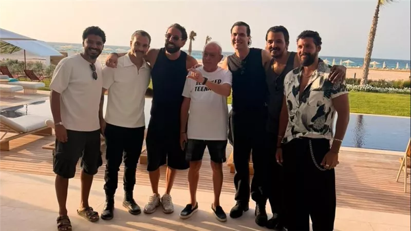نجيب ساويرس يشيد بكايروكي وأمير عيد: «إعجاز جديد.. قلب علينا المواجع»