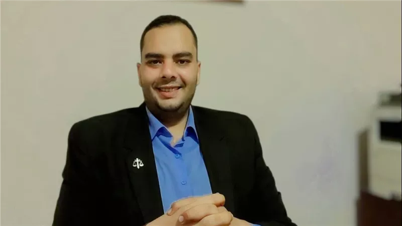 محامٍ يكشف تفاصيل قضية نفقة صغار: «الزوج تحدّى طليقته بـ4 آلاف جنيه.. فحكم القضاء بخصم 9600 جنيه من راتبه» 