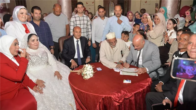 محافظ أسيوط يشهد عقد قران إحدى فتيات دار الصفا لرعاية اليتيمات