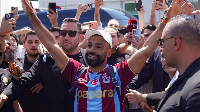 «صلاح قادم».. طرابزون سبور يحتفي بوصول محمد صلاح إلى إسطنبول