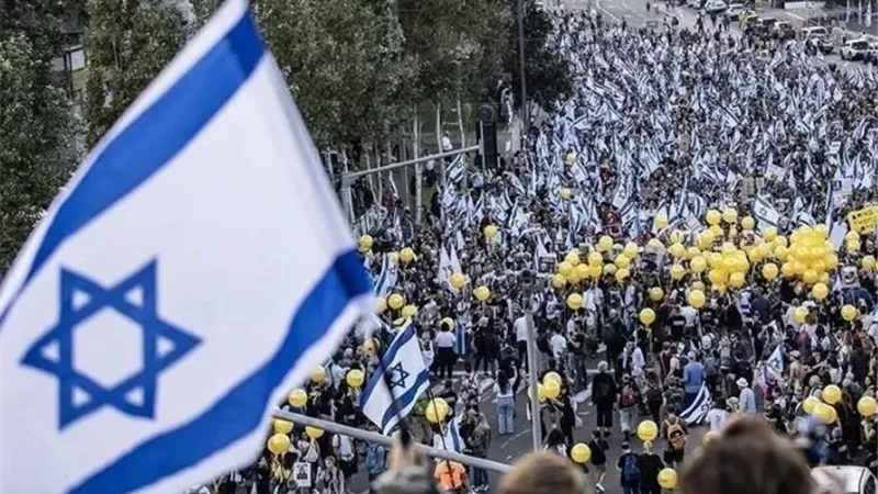 إسرائيل.. يساريون يتظاهرون على إرهاب المستوطنين ضد الفلسطينيين في الضفة