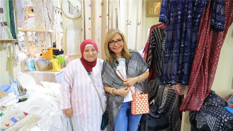 لميس الحديدي تشيد بمعرض ديارنا: حكايات كفاح تمنح الأمل وتحافظ على التراث 