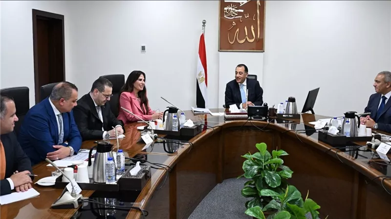 رئيس الوزراء يستعرض مقترحاً لمشروع قانون الاتحاد المصري للمطورين العقاريين